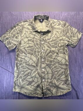 Volcom Hawaiian Green Leaf Print Button Down Shirt Size Medium
